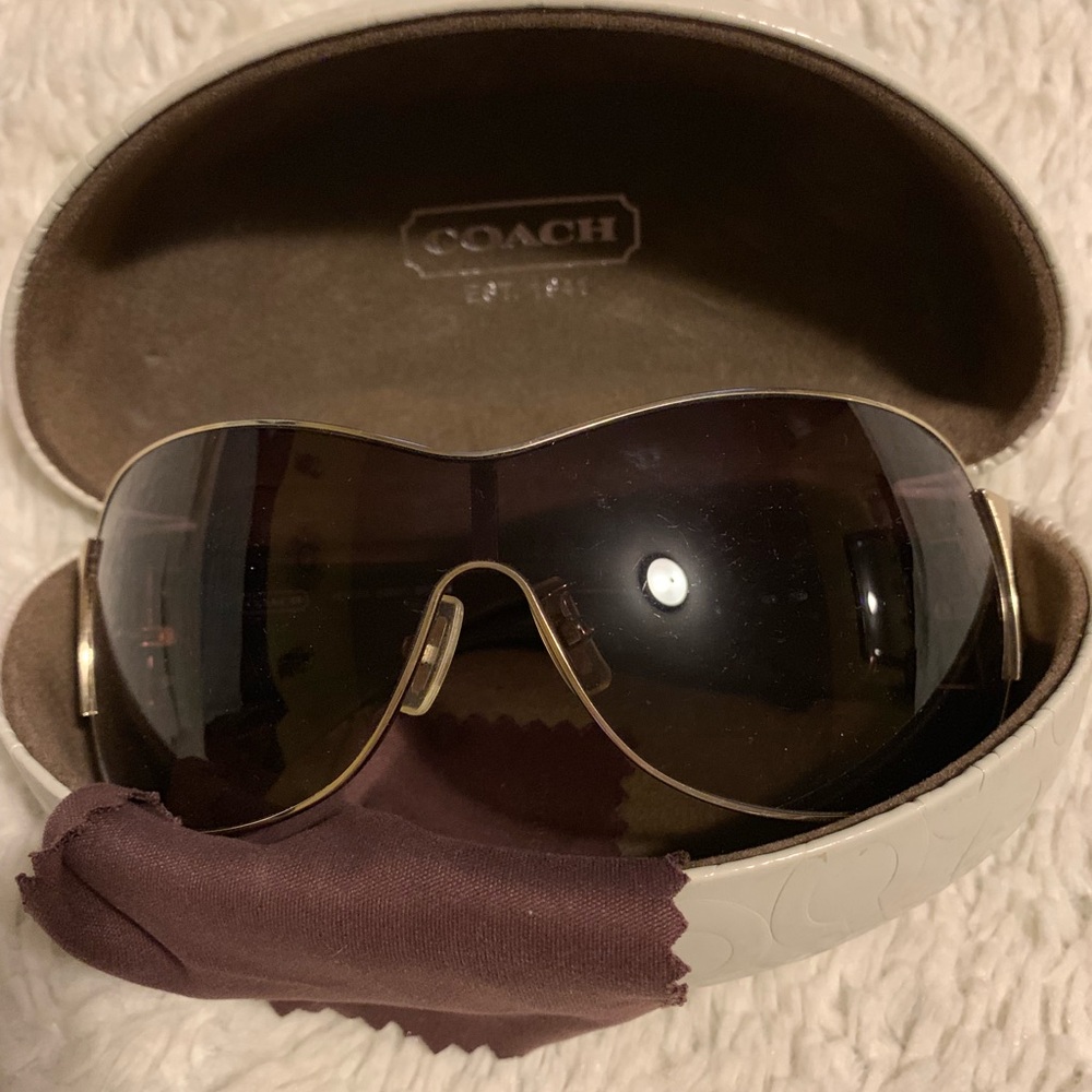 Coach Kendra sunglasses in great condition!